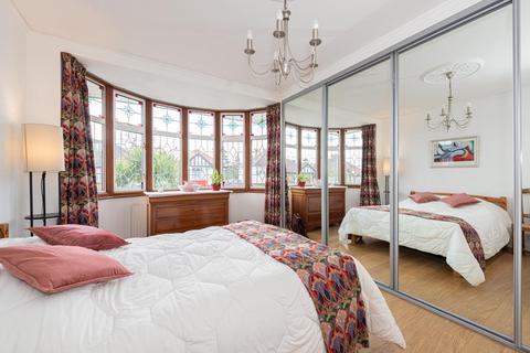 26 Highdown, Worcester Park, KT4 7HZ