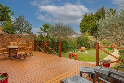 26 Highdown, Worcester Park, KT4 7HZ