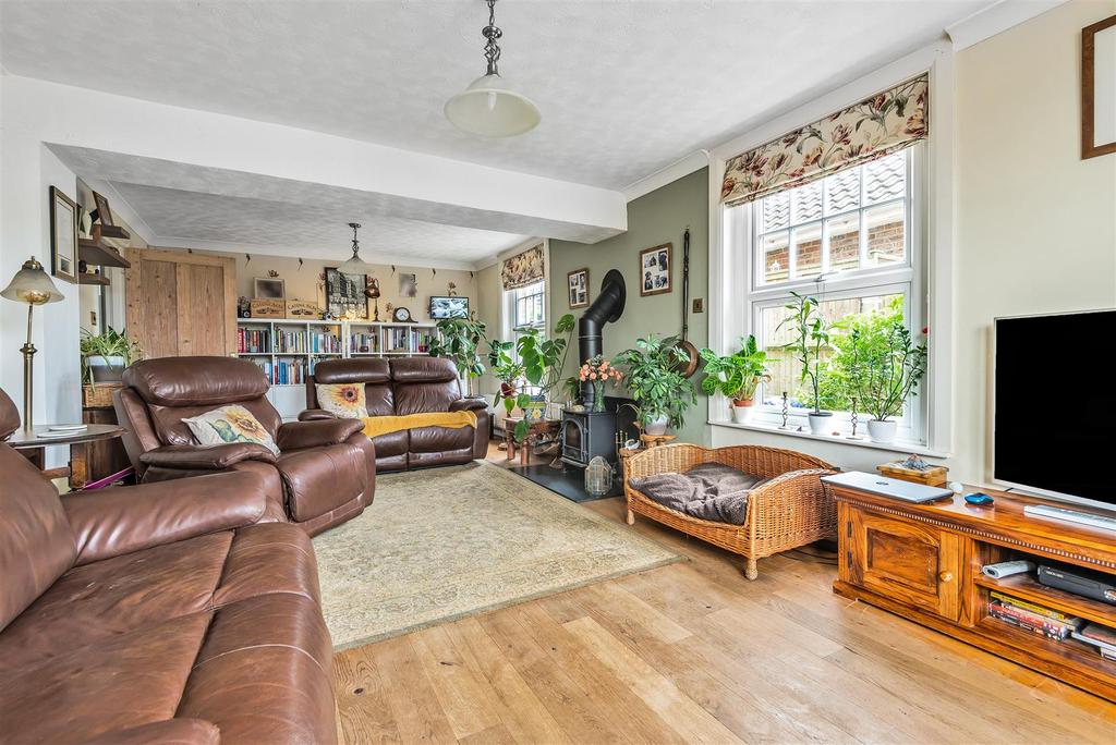 Hawkswood Road, Hailsham 5 bed detached house £590,000