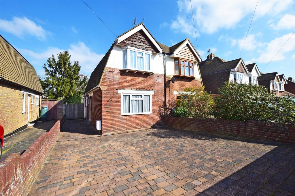 Arthur Road, Rainham 2 bed semidetached house £350,000