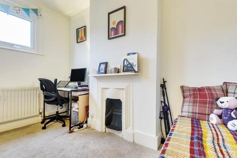64 Robson Road, London, SE27 9LB