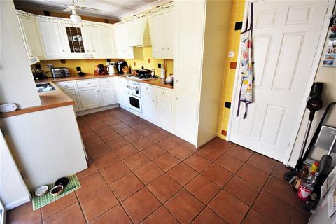 13 Stenning Avenue, Linford, Stanford-le-hope, SS17 0RP
