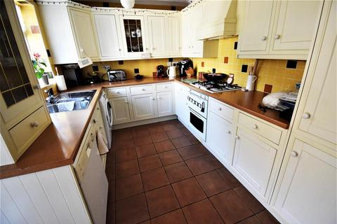 13 Stenning Avenue, Linford, Stanford-le-hope, SS17 0RP