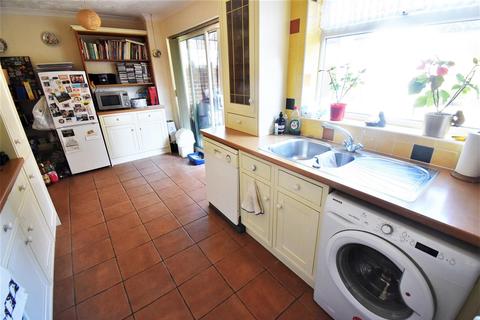 13 Stenning Avenue, Linford, Stanford-le-hope, SS17 0RP