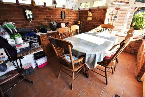 13 Stenning Avenue, Linford, Stanford-le-hope, SS17 0RP