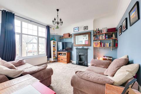52a Cotswold Road, Westcliff-on-sea, SS0 8AB