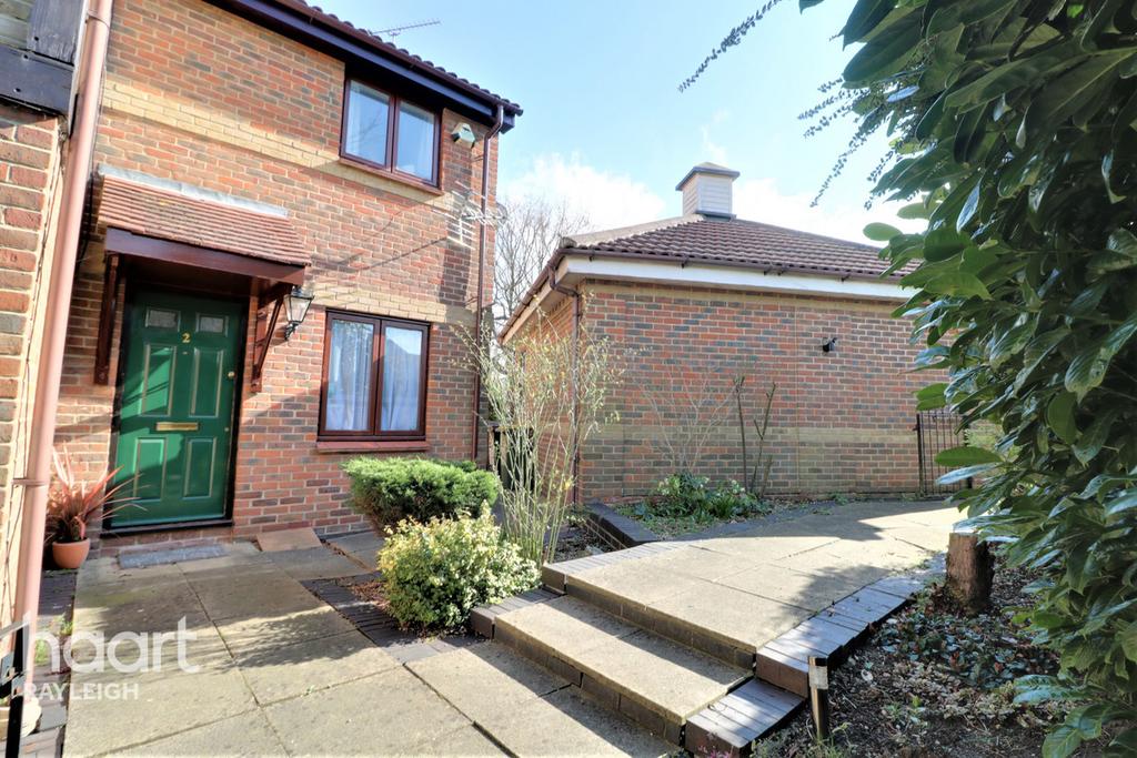 Kingfisher Crescent, Rayleigh 2 bed semidetached house £325,000