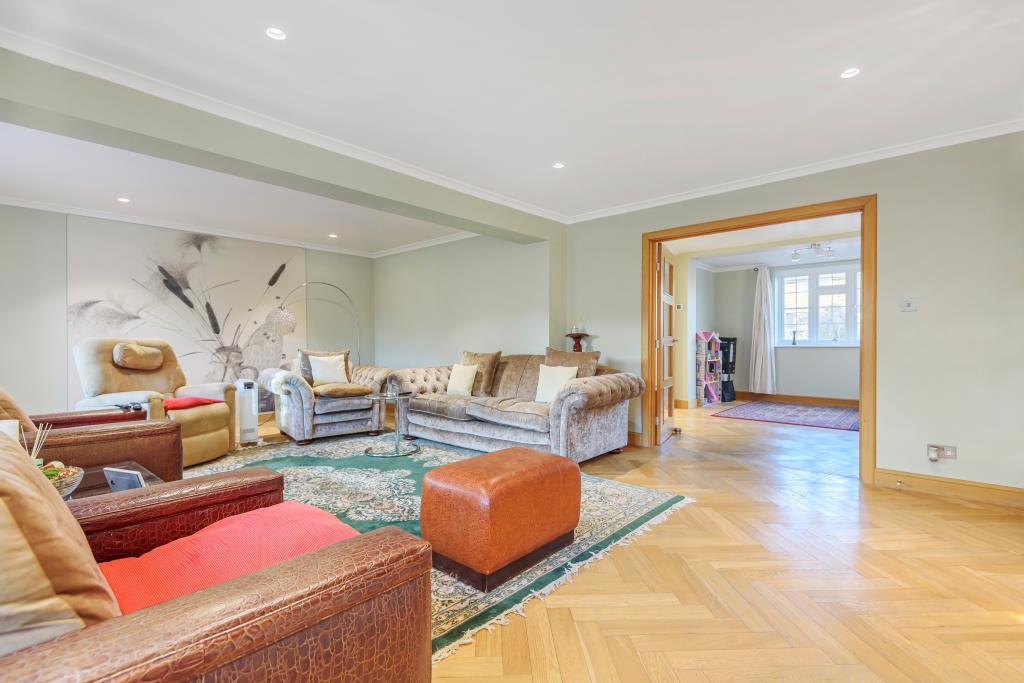 Kingsend, Ruislip, HA4 4 bed detached house £1,550,000