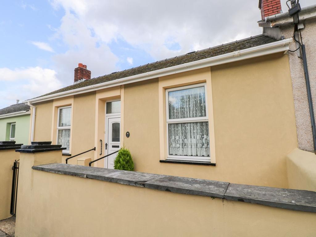 Llanion Cottages, Pembroke Dock 2 bed terraced bungalow £160,000