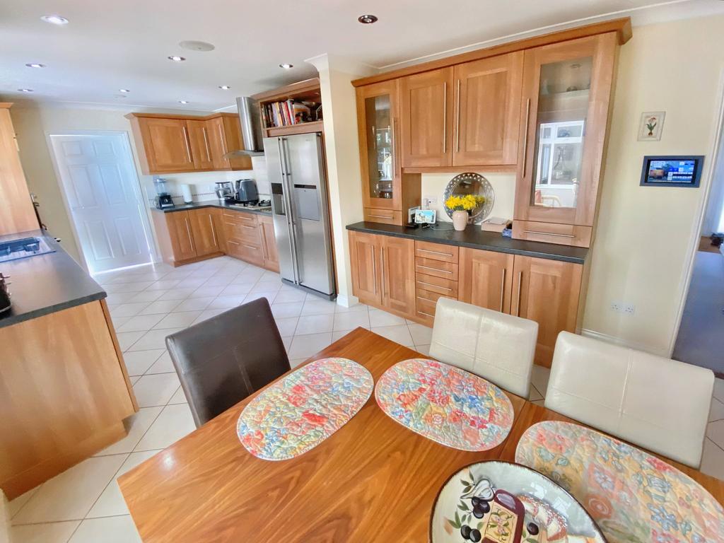 Kitchen / dining