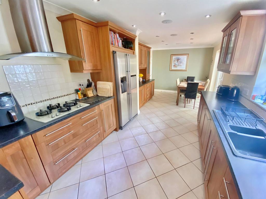 Kitchen / dining