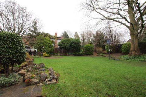 64 The Green, Epsom, KT17 3JJ