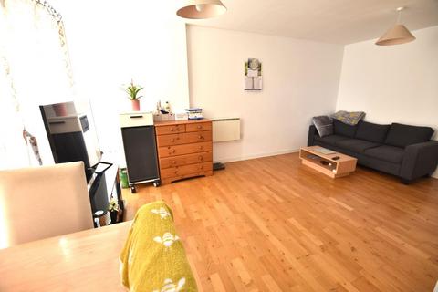 1 bedroom flat for sale, Hamlyn House, Feltham, Middlesex, TW13