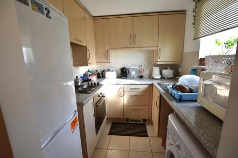 1 bedroom flat for sale, Hamlyn House, Feltham, Middlesex, TW13