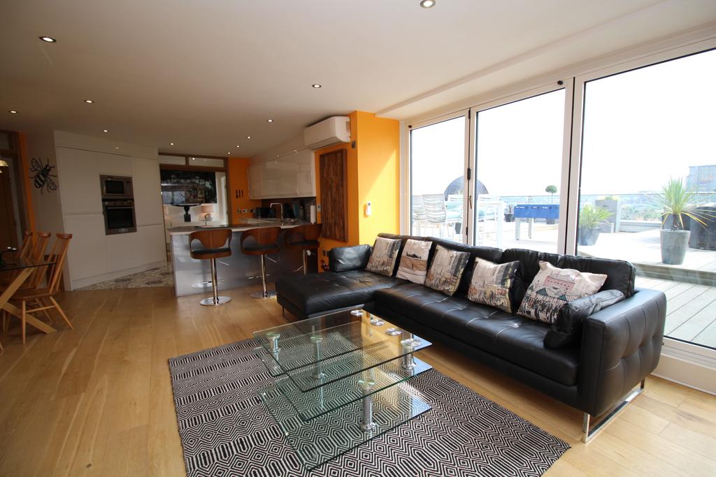 Sovereign Point, 31 The Quays, Salford, Lancashire, M50 2 bed apartment