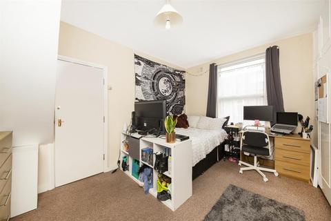 8 Thornville Avenue, Leeds, LS6 1JS
