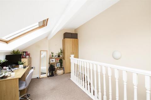 8 Thornville Avenue, Leeds, LS6 1JS
