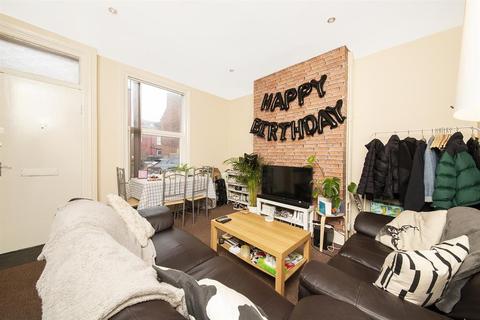 8 Thornville Avenue, Leeds, LS6 1JS