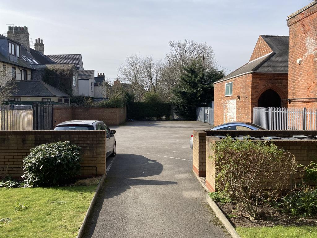 4 Alexandra Ct car park