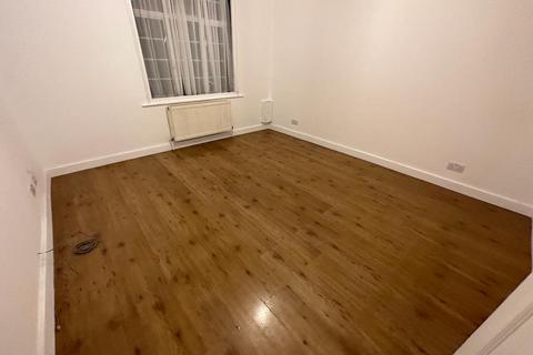 2 bedroom bungalow to rent, Upper Sutton Lane, Hounslow, Greater London, TW5