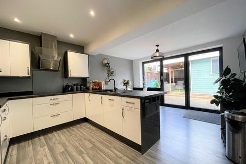 8 Beacon Heath, Exeter, EX4 8NW