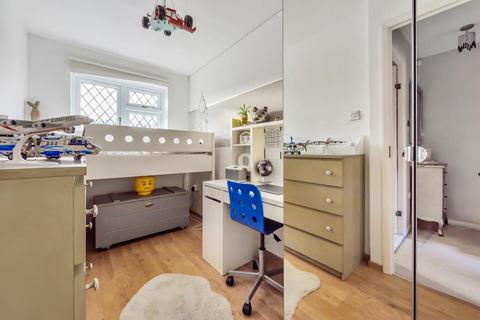 5 Briarwood Close, Feltham, TW13 4QL