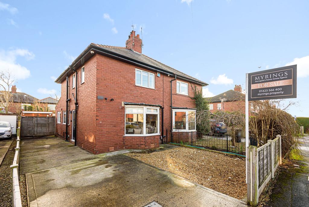 St. Johns Road, Harrogate, HG1 3 bed terraced house £265,000