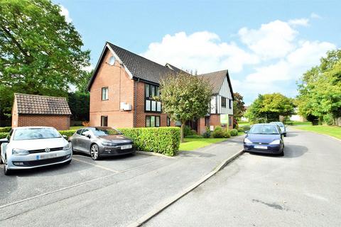 2 bedroom maisonette to rent, Wyvern Close, Bracknell, Berkshire, RG12