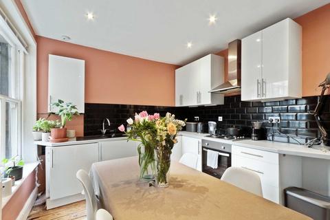 3 bedroom apartment to rent, Salcombe Road, Stoke Newington