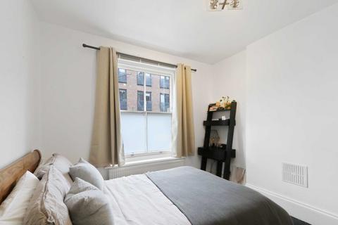 3 bedroom apartment to rent, Salcombe Road, Stoke Newington