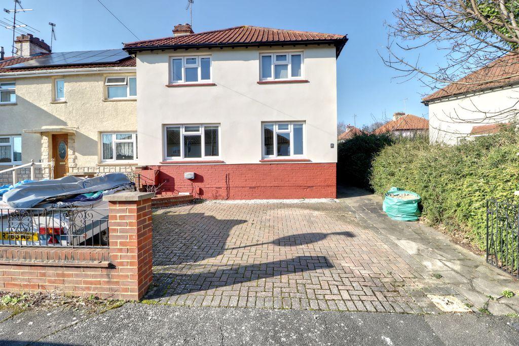 Westfield Road, Basingstoke RG21 3BW 3 bed end of terrace house £350,000