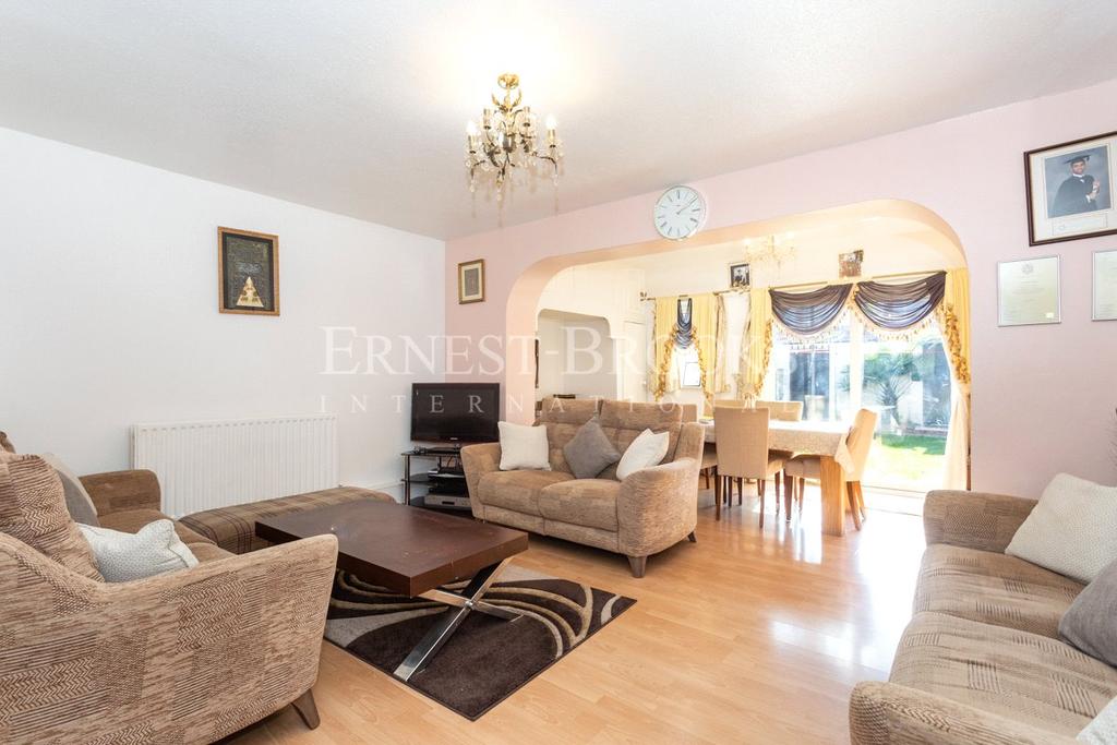 Streathbourne Road, Tooting Bec, SW17 4 bed terraced house £925,000