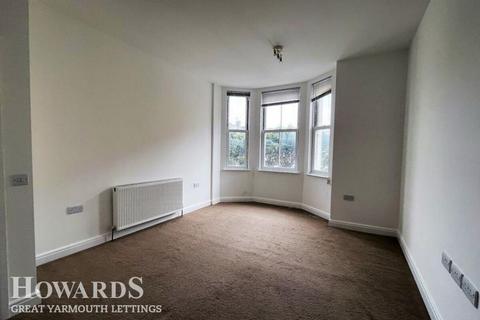 3 bedroom flat to rent, 10 Nelson Court, 21-24 Nelson Road South, Great Yarmouth NR30 3JL