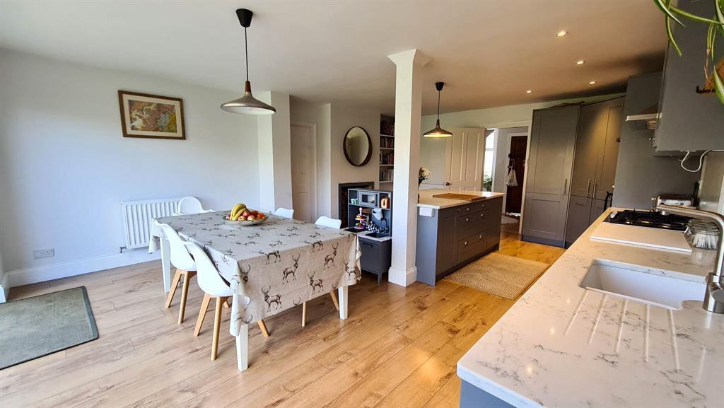 Farmhill Lane, Stroud, GL5 4BS 4 bed detached house £525,000