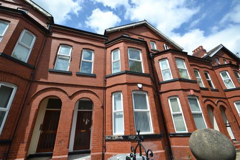 2 bedroom flat to rent, Northumberland Road, Manchester. M16 9PP