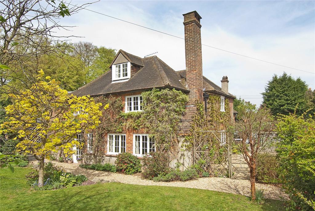 Beacon Hill, Penn, High Buckinghamshire, HP10 4 bed semi