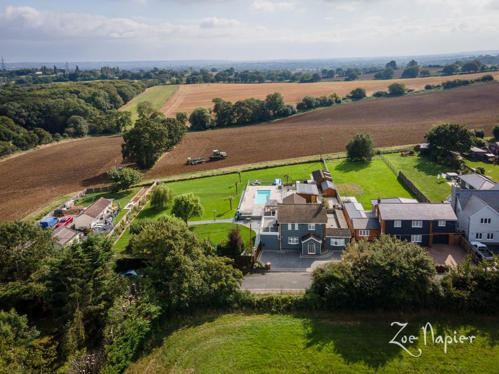 South Hanningfield 4 bed detached house £1,300,000