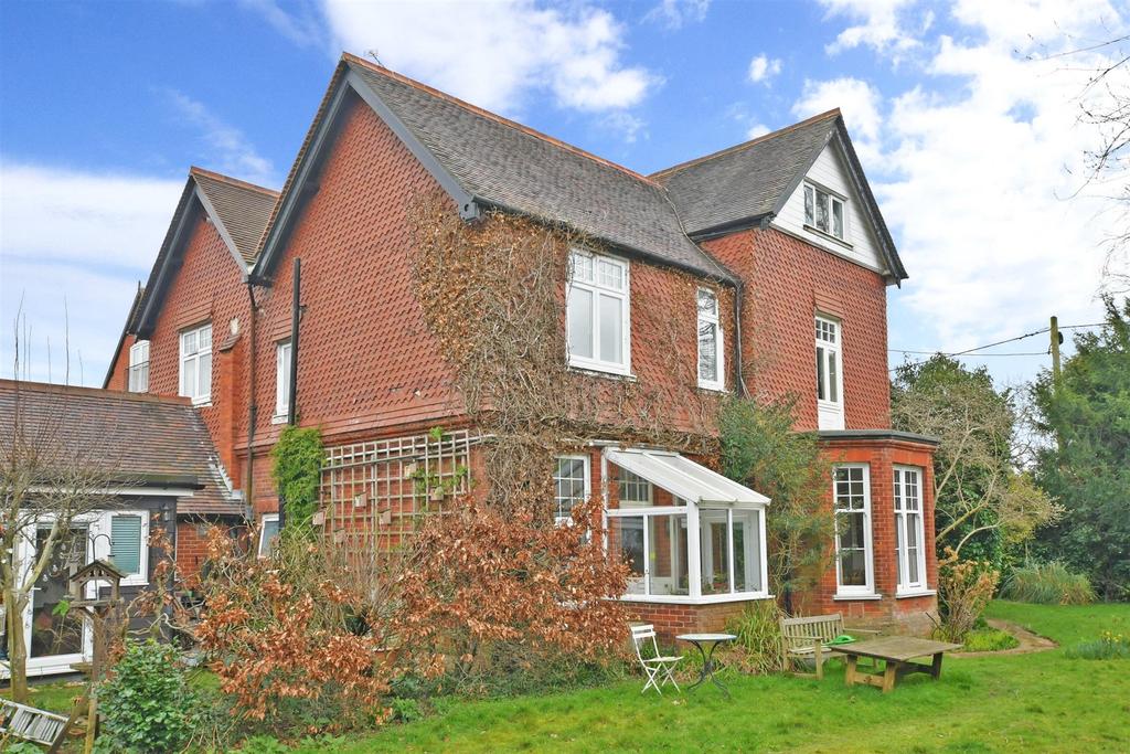 Weston Road, Petersfield, Hampshire 1 bed flat £200,000