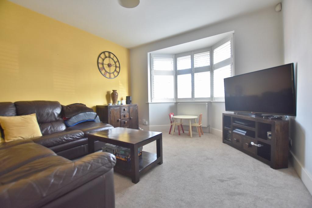 Bushey Mill Crescent, North Watford, WD24 4 bed semidetached house £