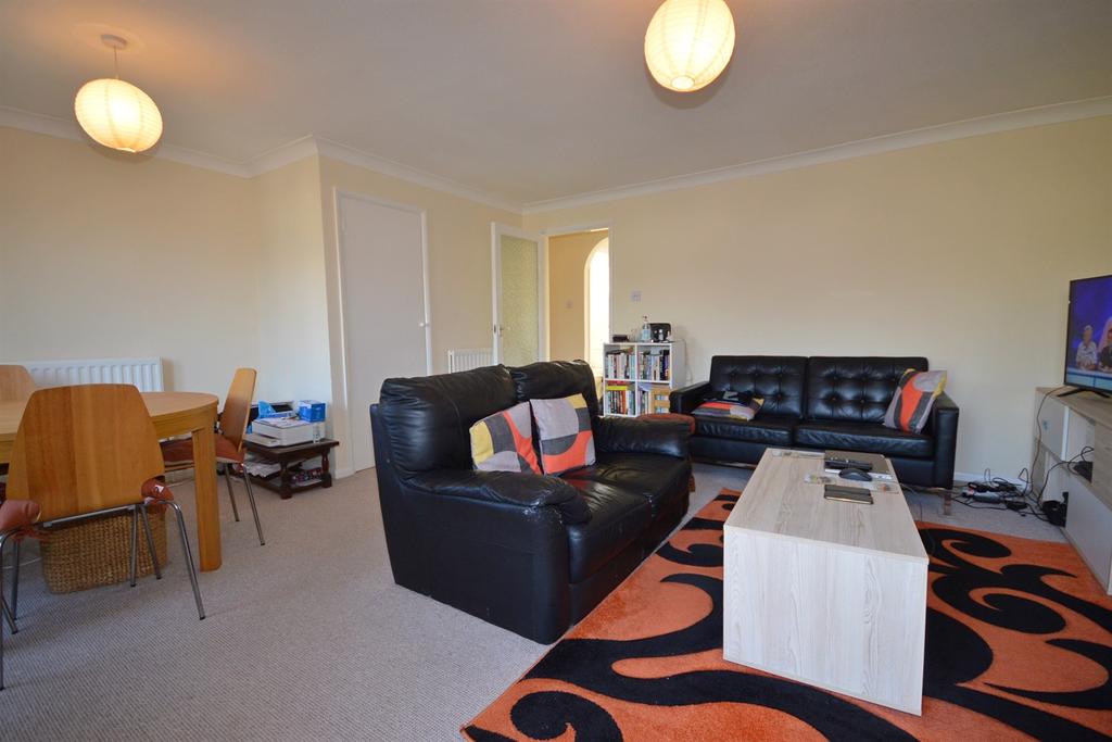 Haywards Close, Bognor Regis, PO22 3 bed terraced house £1,250 pcm (£