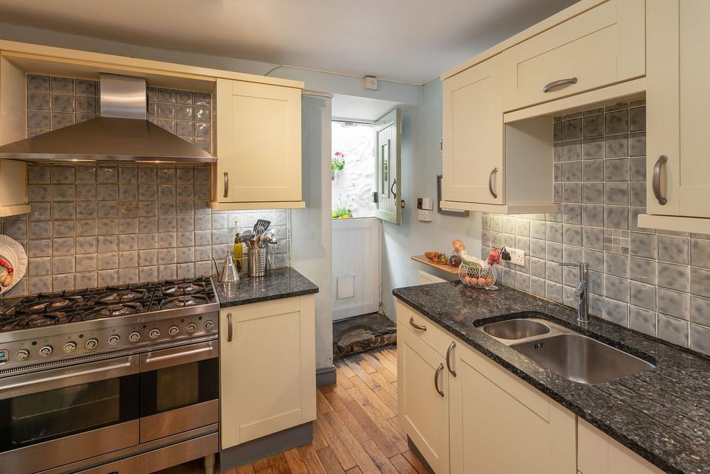 15 Higher Street kitchen