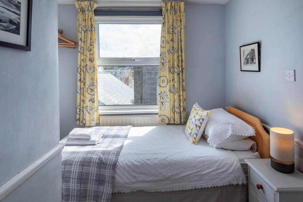 15 Higher Street bedroom