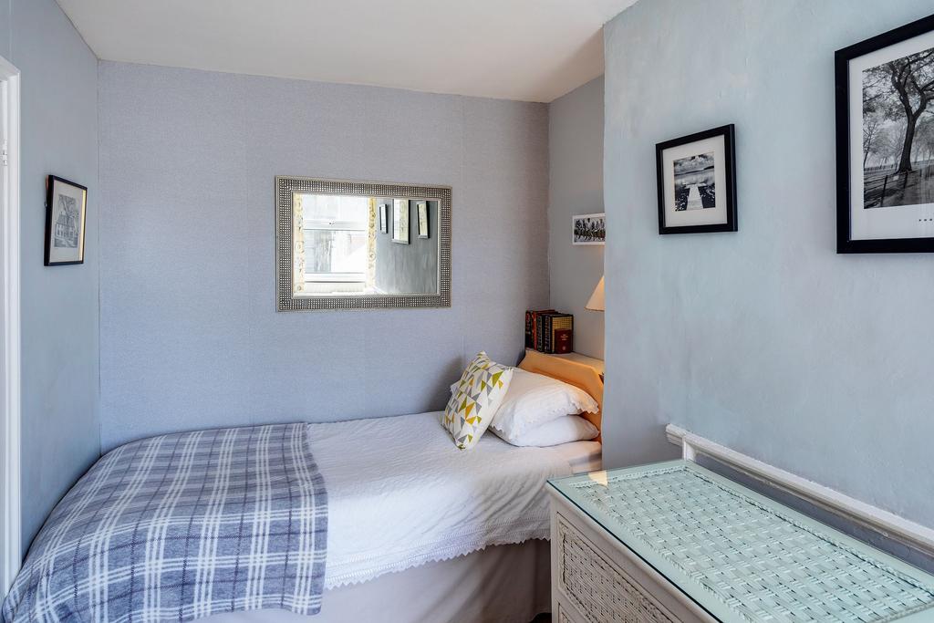 15 Higher Street bedroom