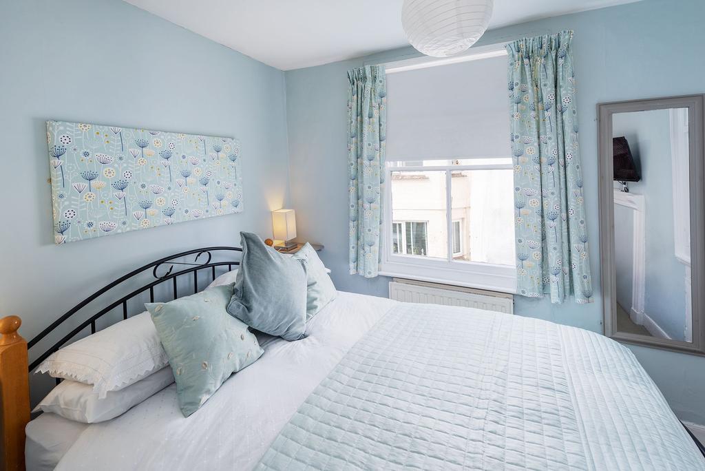 15 Higher Street bedroom