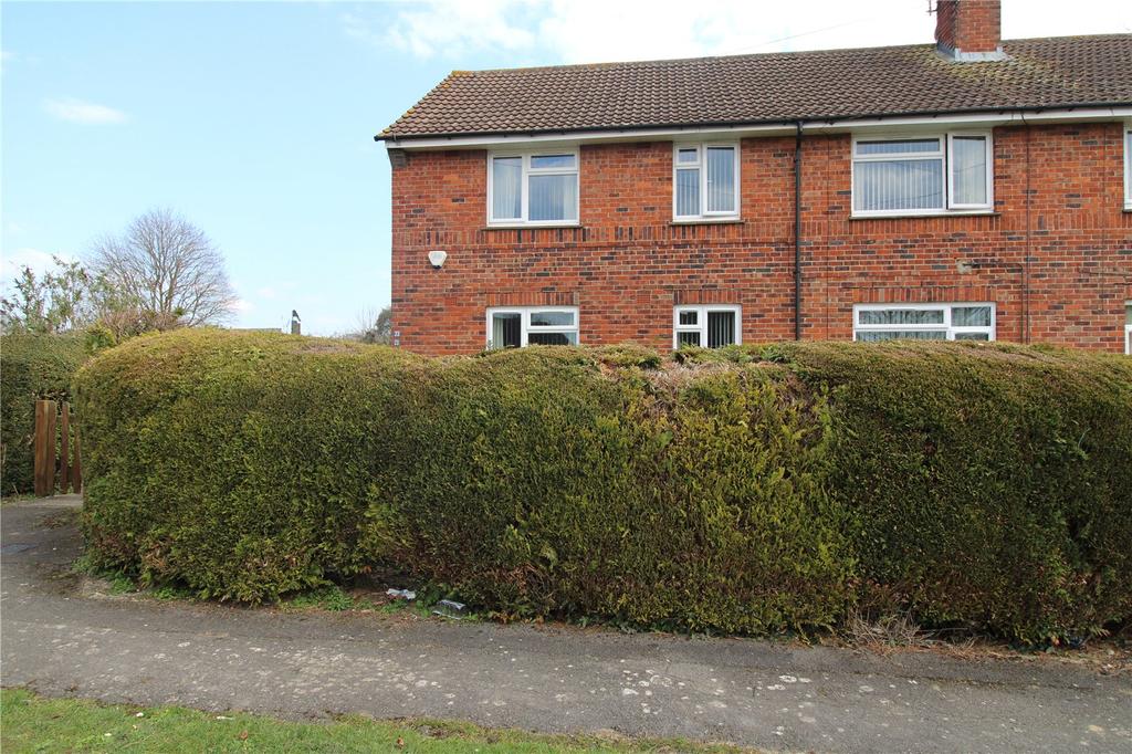 Castleview Road, Chiseldon, Swindon, SN4 2 bed apartment £145,000