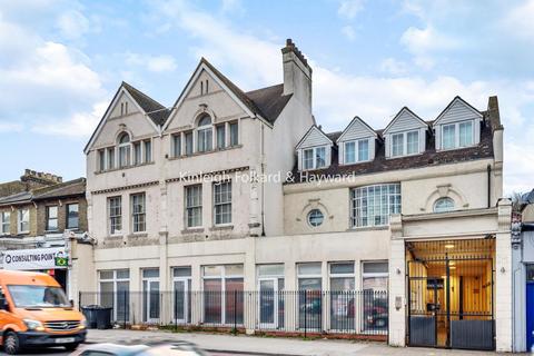 Flat J, 18 Catford Hill, London, SE6 4PX