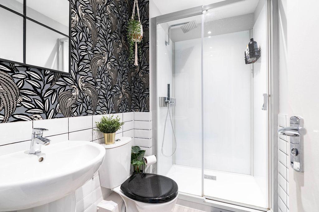 Ensuite to Bed 1