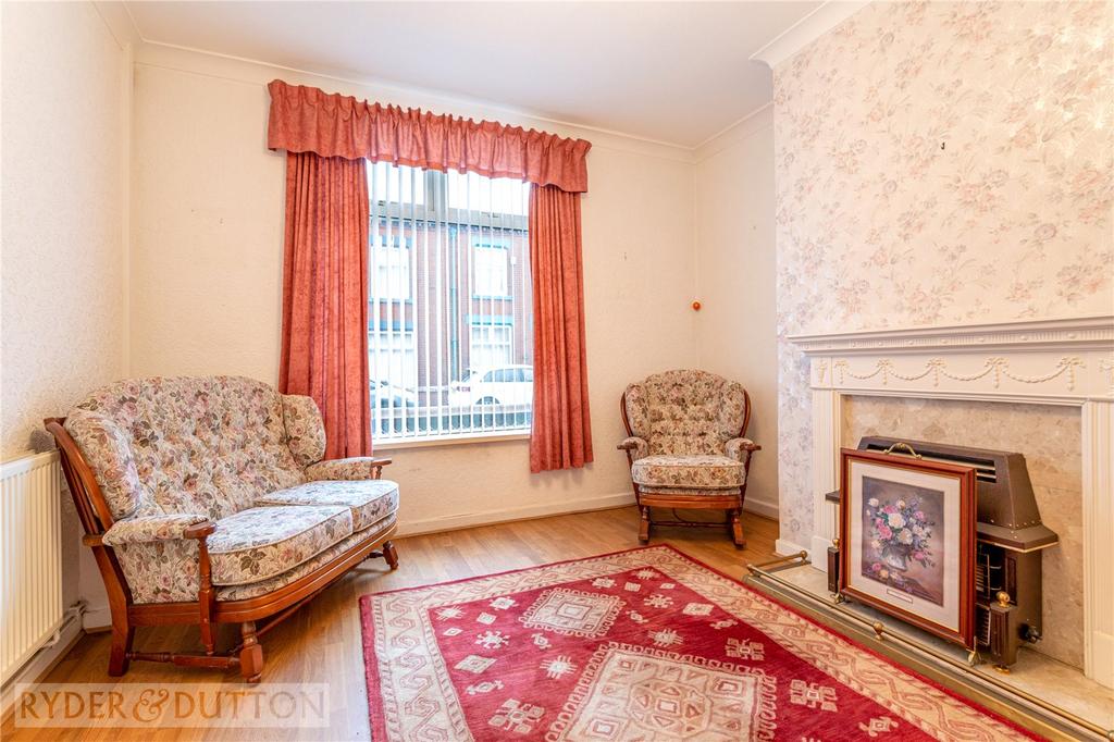 Melling Road, Clarksfield, Oldham, OL4 2 bed terraced house £120,000