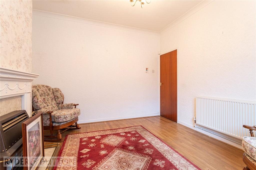 Melling Road, Clarksfield, Oldham, OL4 2 bed terraced house £120,000