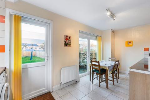 41 Overbury Crescent, New Addington, Croydon, CR0 0LR